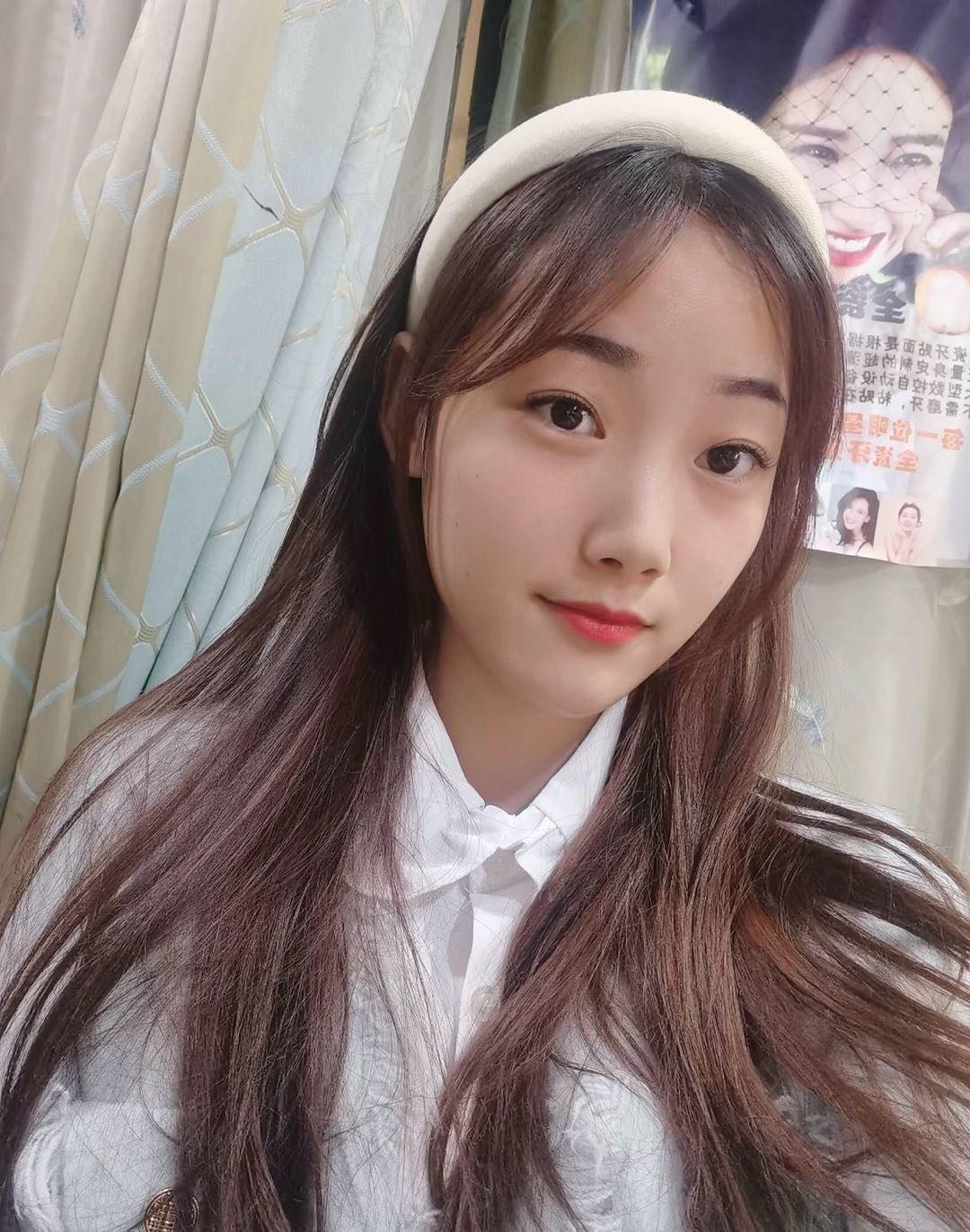 一个年轻的妹子，身材服务都很好