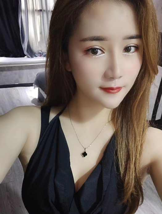 三山街欲罢不能的高挑软妹